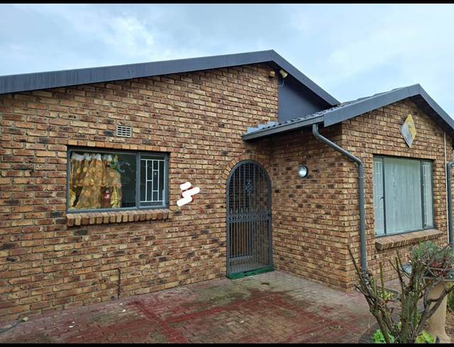 2 BEDROOM PROPERTY TO RENT IN BONAERO PARK